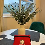 Zelena Luxurious Apartment, Private Parking, Fast Wi-fi, Self Check-in Anytime Perfect For Late Arrivals, 5 Minutes To Old Trafford Stadium Lägenhet Manchester