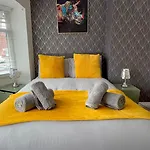 Contractor Stays, Fast Wifi, Free Parking, Work Appartement