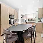 Sleeps 14 The Old Trafford Family Zen By Genesis Living Manchester