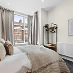 Sleeps 14 The Old Trafford Family Zen By Genesis Living