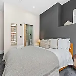 Sleeps 14 The Old Trafford Family Zen By Genesis Living Manchester