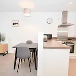 Spacious & Contemporary 1bed Daire *