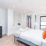 Apartment 2 Bedroom, 2 Bathroom Apartment, Close To Mcr Centre *