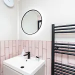 2 Bedroom, 2 Bathroom Apartment, Close To Mcr Centre