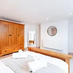 2 Bedroom, 2 Bathroom Apartment, Close To Mcr Centre Apartment *