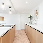 2 Bedroom, 2 Bathroom Apartment, Close To Mcr Centre *