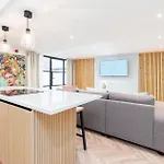 2 Bedroom, 2 Bathroom Apartment, Close To Mcr Centre