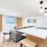 2 Bedroom, 2 Bathroom Apartment, Close To Mcr Centre