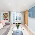 Apartment 2 Bedroom, 2 Bathroom Apartment, Close To Mcr Centre
