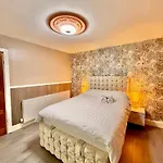 Full With Free Parking In Moss Bank Near Cheetham Hill, Crumpsall,