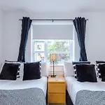 Stunning Riverside 3-bed By 53 Degrees In With Garden & Free Parking!