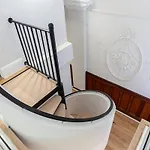 Unique Centre Luxury Three Bed بيت للعطل