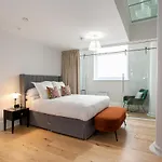 Unique Centre Luxury Three Bed مانشستر