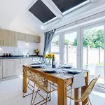 Stunning Riverside 3-bed By 53 Degrees In With Garden & Free Parking! *