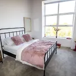 Stunning 2 Bed Near Etihad Apartment *