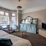 Spacious Victorian Family In Stretford - Pass The Keys Holiday home *