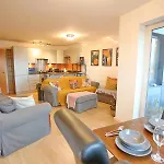 Cosy Mins Away To Man Etihad Arena - Pass The Keys