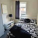 Lejlighed The Hive 2-bed With Kitchen And Private Bathroom In Lively Monton Village - Sleeps 4 - Free Wifi - Parking Nearby