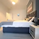 5bdr | Tram Access|free St Parking