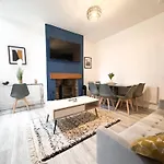 5bdr | Tram Access|free St Parking Manchester