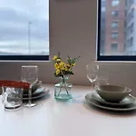 Modern & Stylish 1-bed Near Old Trafford And *