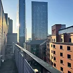 2 Bedroom With Views, Balcony & Free Parking Appartement *