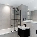 Fabulous 1bed Flat In W Balcony Apartmán *