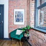Stylish Grade Ii Listed 1-bed Northern Quarter Daire Manchester