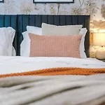 Modern 4br Family Sleeps 8 + Free Parking Tatil Evi *
