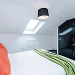 Tatil Evi Modern 4br Family Sleeps 8 + Free Parking