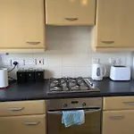 Comfortable And Peaceful 2 Bedroom Flat With Shared Bathroom And Kitchen Close To Airport Homestay