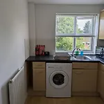 Comfortable And Peaceful 2 Bedroom Flat With Shared Bathroom And Kitchen Close To Airport Manchester