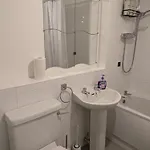 Comfortable And Peaceful 2 Bedroom Flat With Shared Bathroom And Kitchen Close To Airport