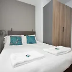 Spacious 2bed Flat W Security Manchester