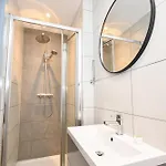 Spacious 2bed Flat W Security Apartment