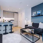 Apartamento Duplex In Salford, 2br&2ba, Full Kitchen *