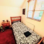 Detached House With Gated Parking In Whalley Range, Near Centre Villa *