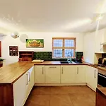 Detached House With Gated Parking In Whalley Range, Near Centre Villa *