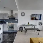 Opulent Skyline Daire *