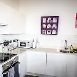 Stunning 2 Bed Near Etihad