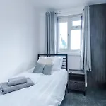 3br Salford Sleeps 7 Kitchen Parking * Manchester
