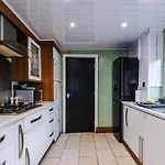 3br Salford Sleeps 7 Kitchen Parking Manchester