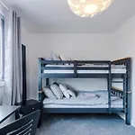 3br Salford Sleeps 7 Kitchen Parking Holiday home *