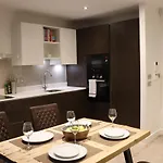 Daire Modern Centre 2 Bedroom With Large Balcony *