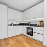 Center 28 Day Perks From May, Family And Business Travel Hideaway,parking, Walking Distance To Amenities Appartement Manchester