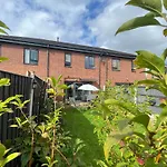 Spacious 2 Bed House In Manchester With Private Parking