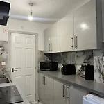 Modern Near Etihad Stadium & C O-op Live Apartment *
