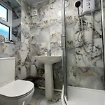 Modern Near Etihad Stadium & C O-op Live * Manchester