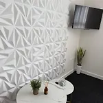 Lägenhet Luxury And Cosy Near Old Trafford M16 ,free Private Parking,fast Wi-fi,self Check-in Anytime Perfect For Late Arrivals, 5 Minutes To Old Trafford Stadium Manchester