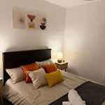 Lägenhet Luxury And Cosy Near Old Trafford M16 ,free Private Parking,fast Wi-fi,self Check-in Anytime Perfect For Late Arrivals, 5 Minutes To Old Trafford Stadium *